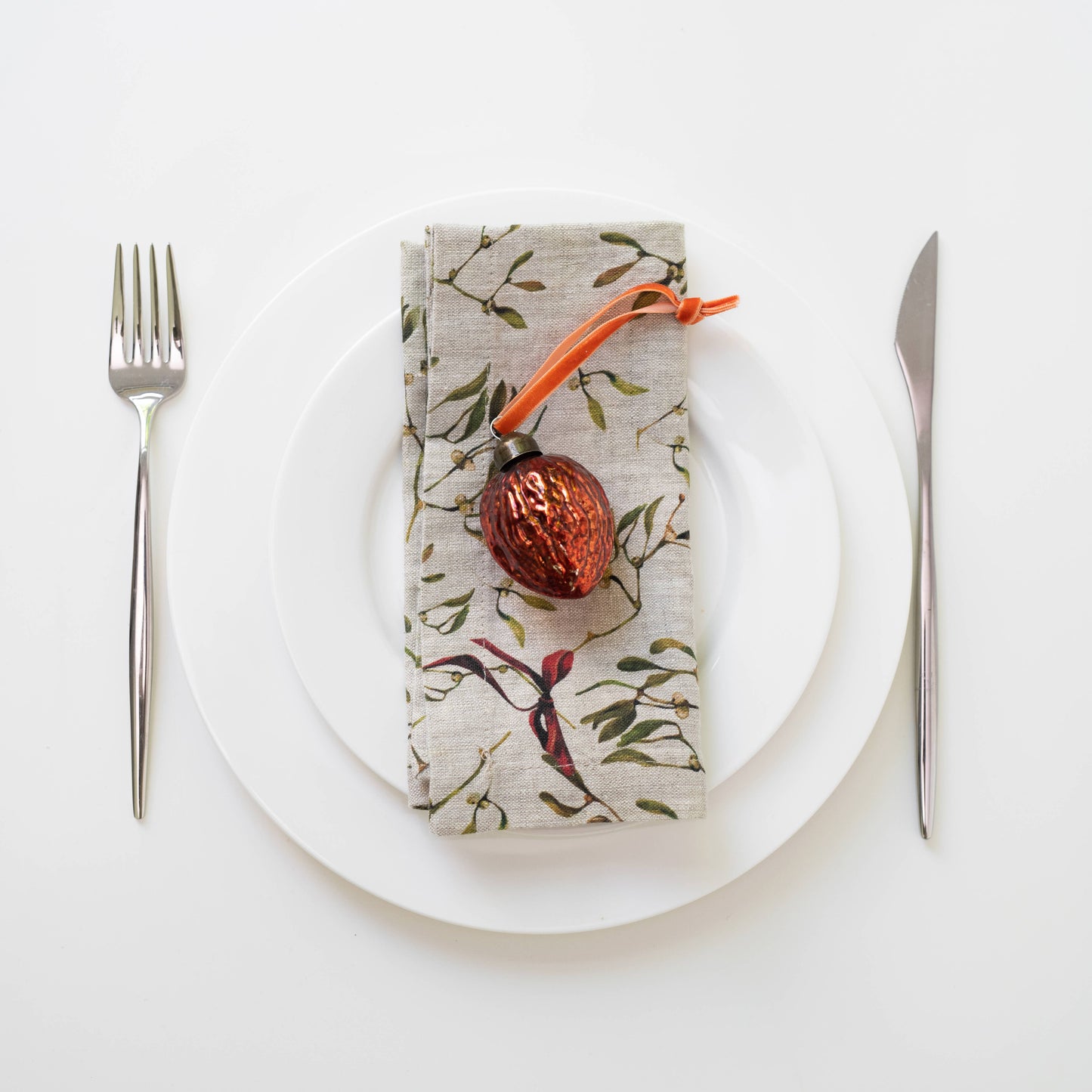 Mistletoe on Natural Linen Napkins Set of 4 (16 inch)