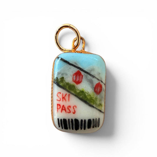 Shá Parlé Ski Pass Charm