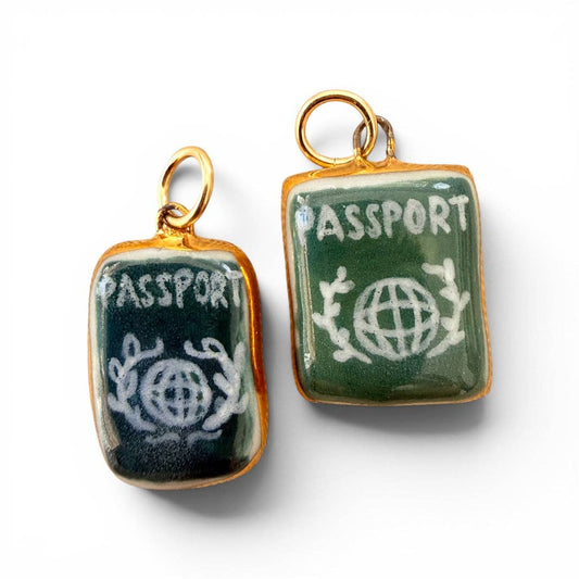 Shá Parlé Passport Charm
